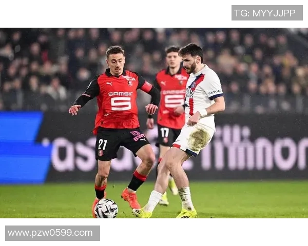 德甲激战：巴黎圣日耳曼险胜曼联红牌争议引发全场热议